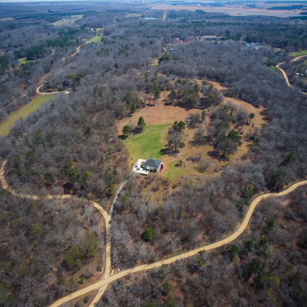 Is Lichterman Nature Center Near Memphis Botanical Gardens?