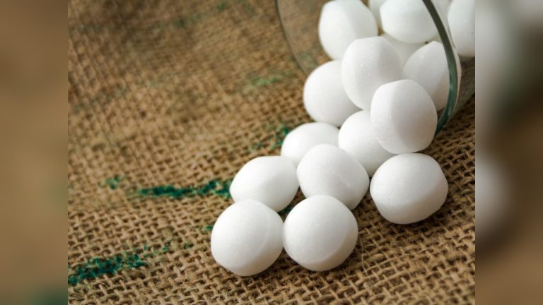 Are Moth Balls Ok for Vegetable Gardens