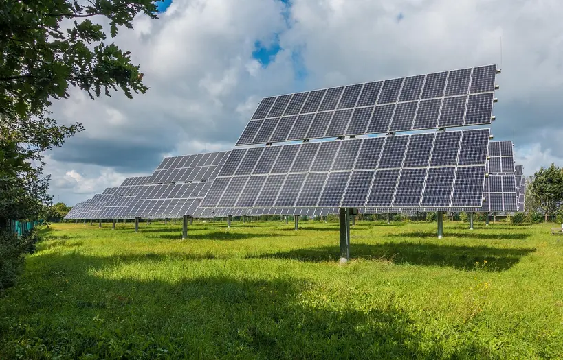 Solar vs low-voltage outdoor lighting: the real trade-off