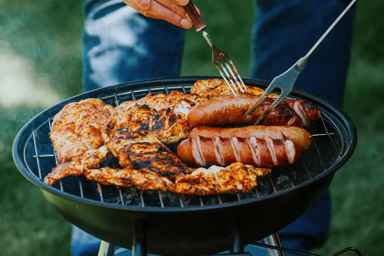 Where you can eat: outdoor grounds, picnic pavilions, and indoor spaces